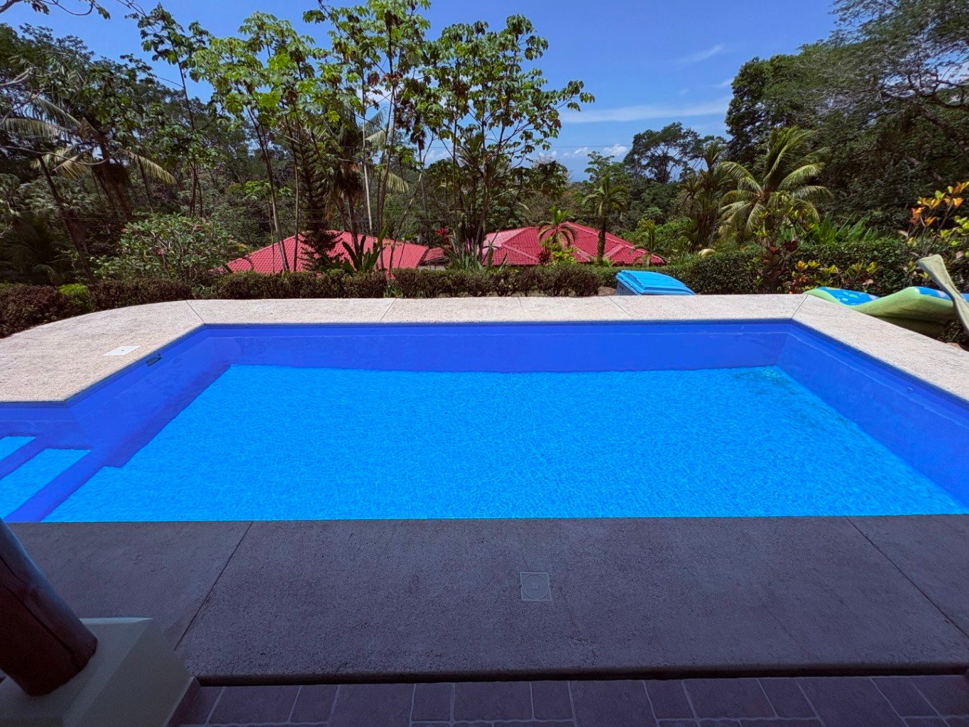 Move in ready 2 bedroom / 2 bathroom home with window ocean view and pool in Ojochal.
