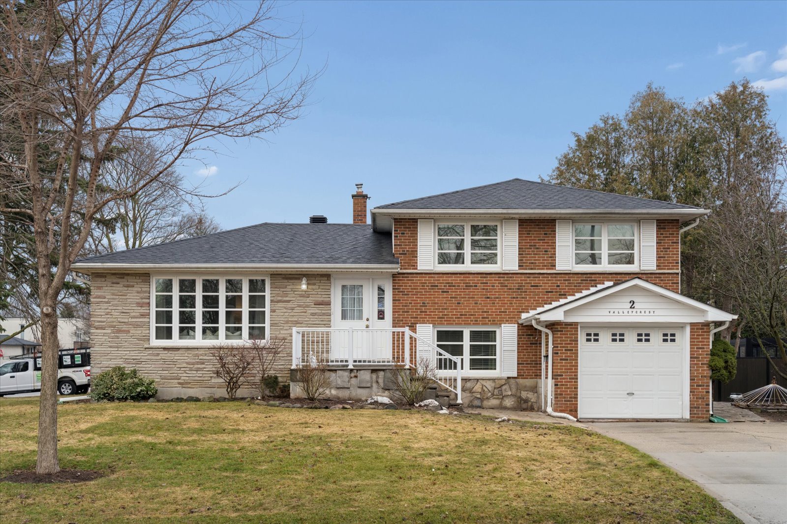 2 Valleycrest Ave