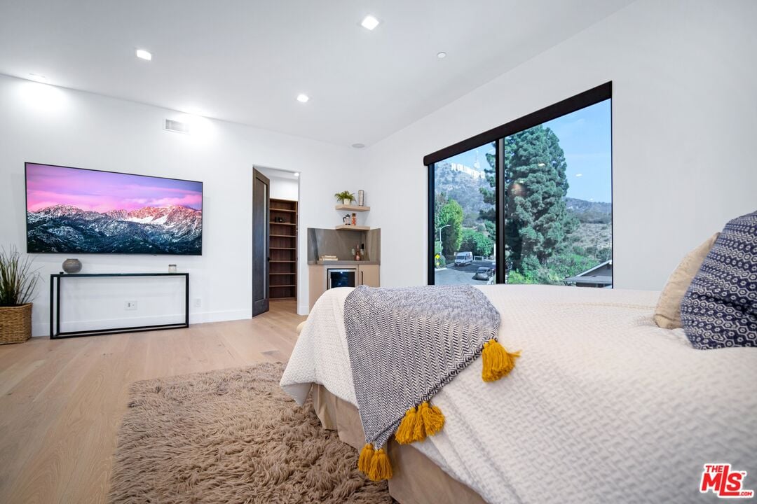 Canyon Lake Dr, 90068