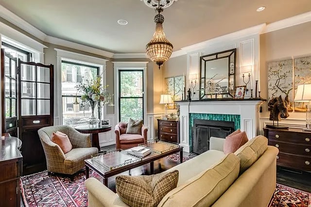 3809 N Alta Vista Ter