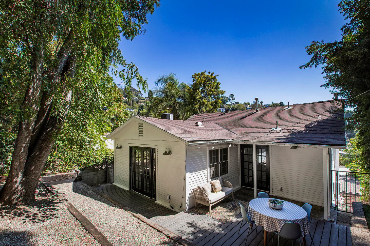 3831 Fernwood Avenue