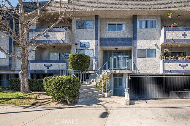 6245 Woodman Ave #202
