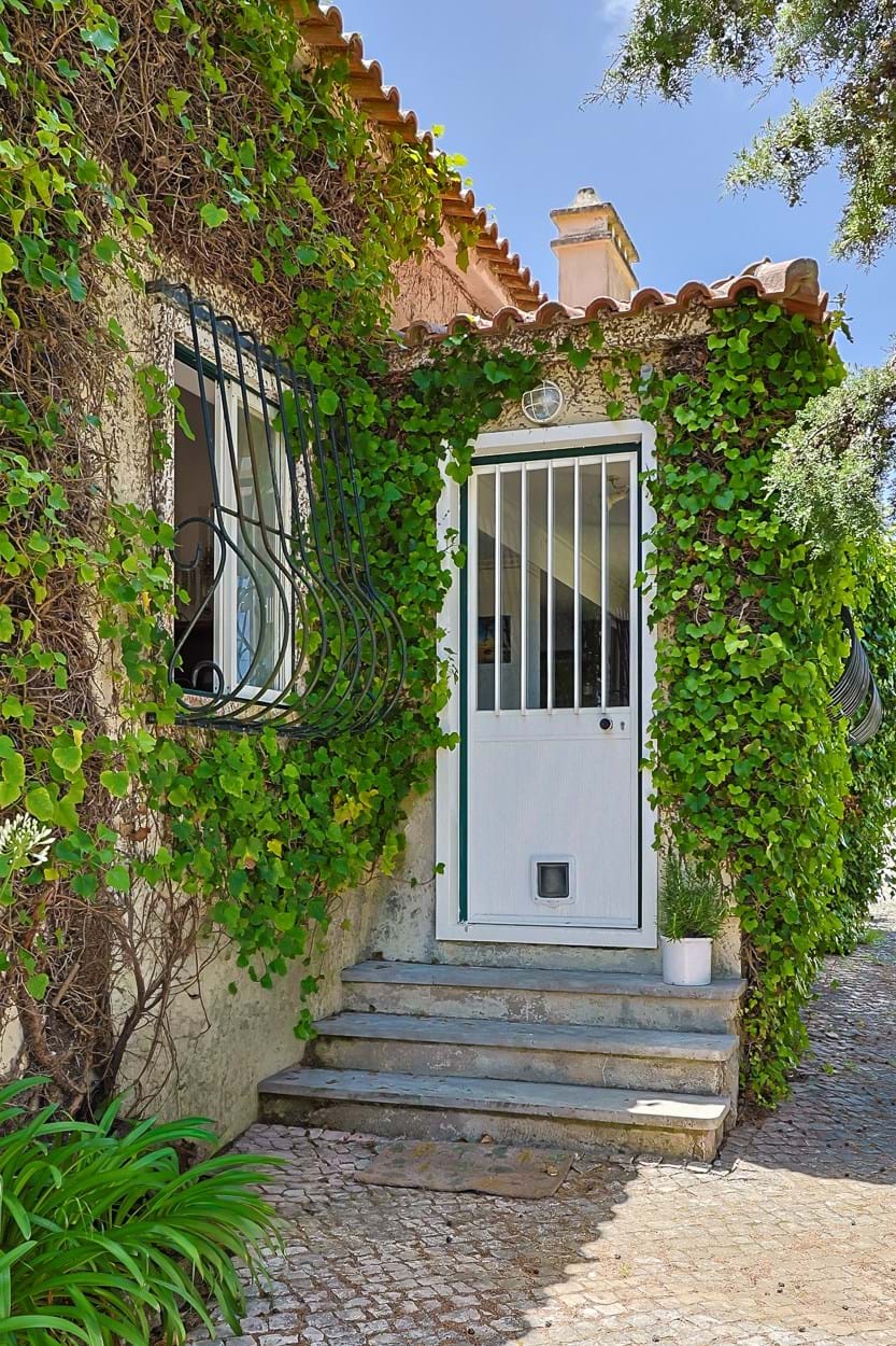 Exclusive Family Villa with Expansive Gardens Near Sintra’s UNESCO Heritage Centre
