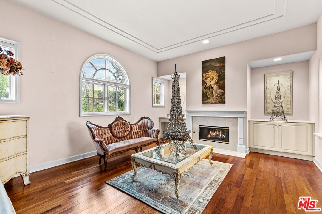 Buckingham Ln, 90077