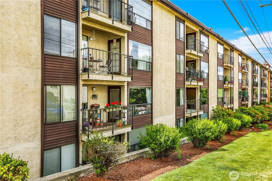 9416 1st Avenue NE #217