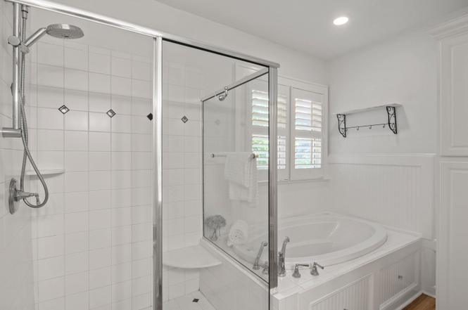 200 W Roanoke Park Dr