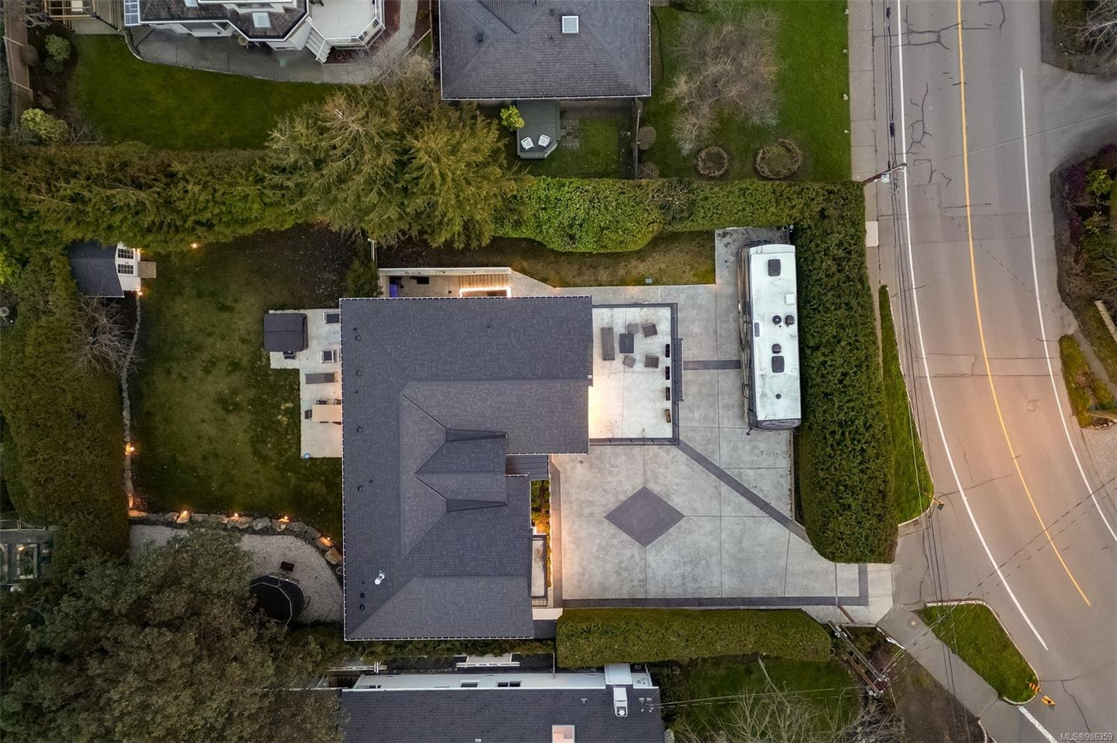 3880 Cadboro Bay Rd