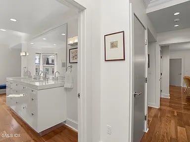 25 W Elm St APT 30