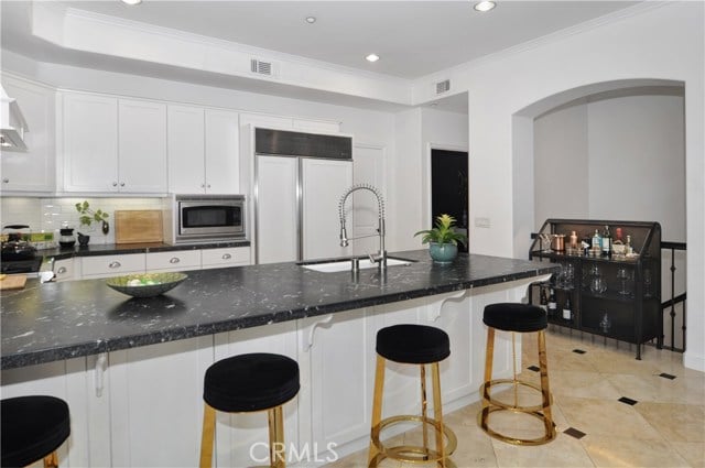  401 Bernard #405