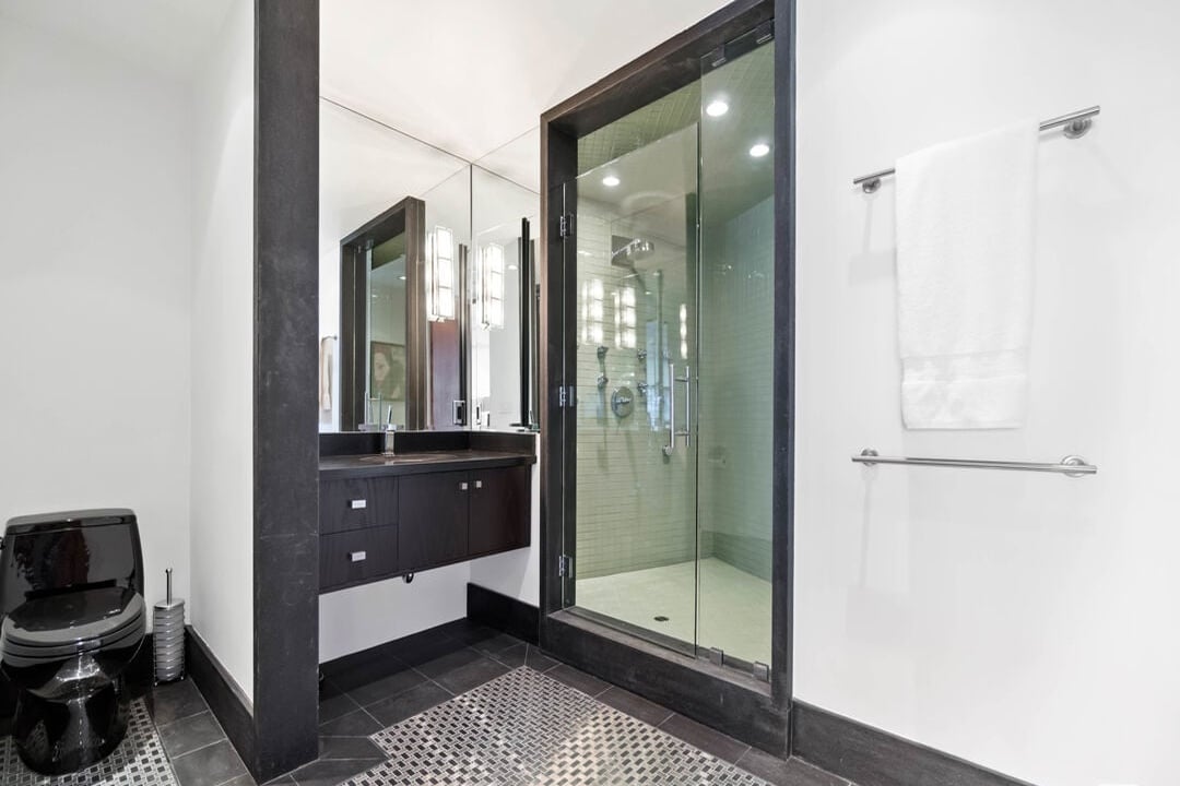 Luminor Crest, Viewmont Dr, 90069