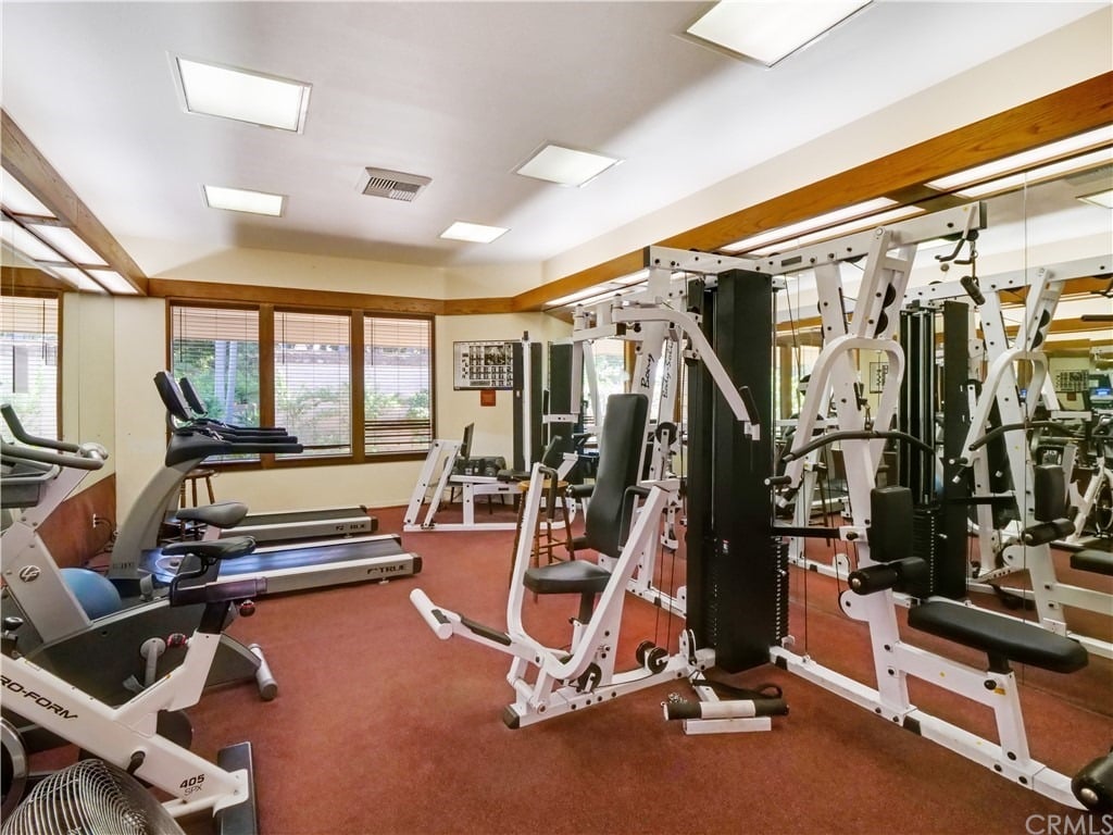 2563 Plaza Del Amo #204