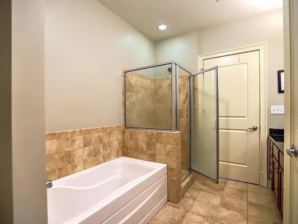 200 River Vista Dr #733