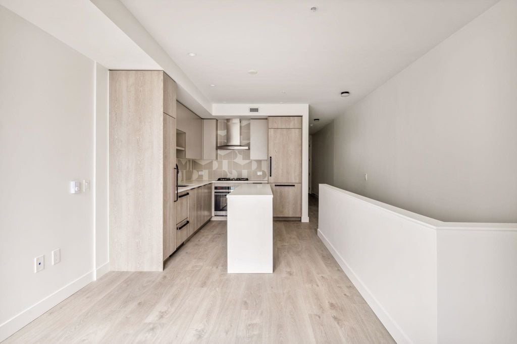 322 E 15th Ave, #212