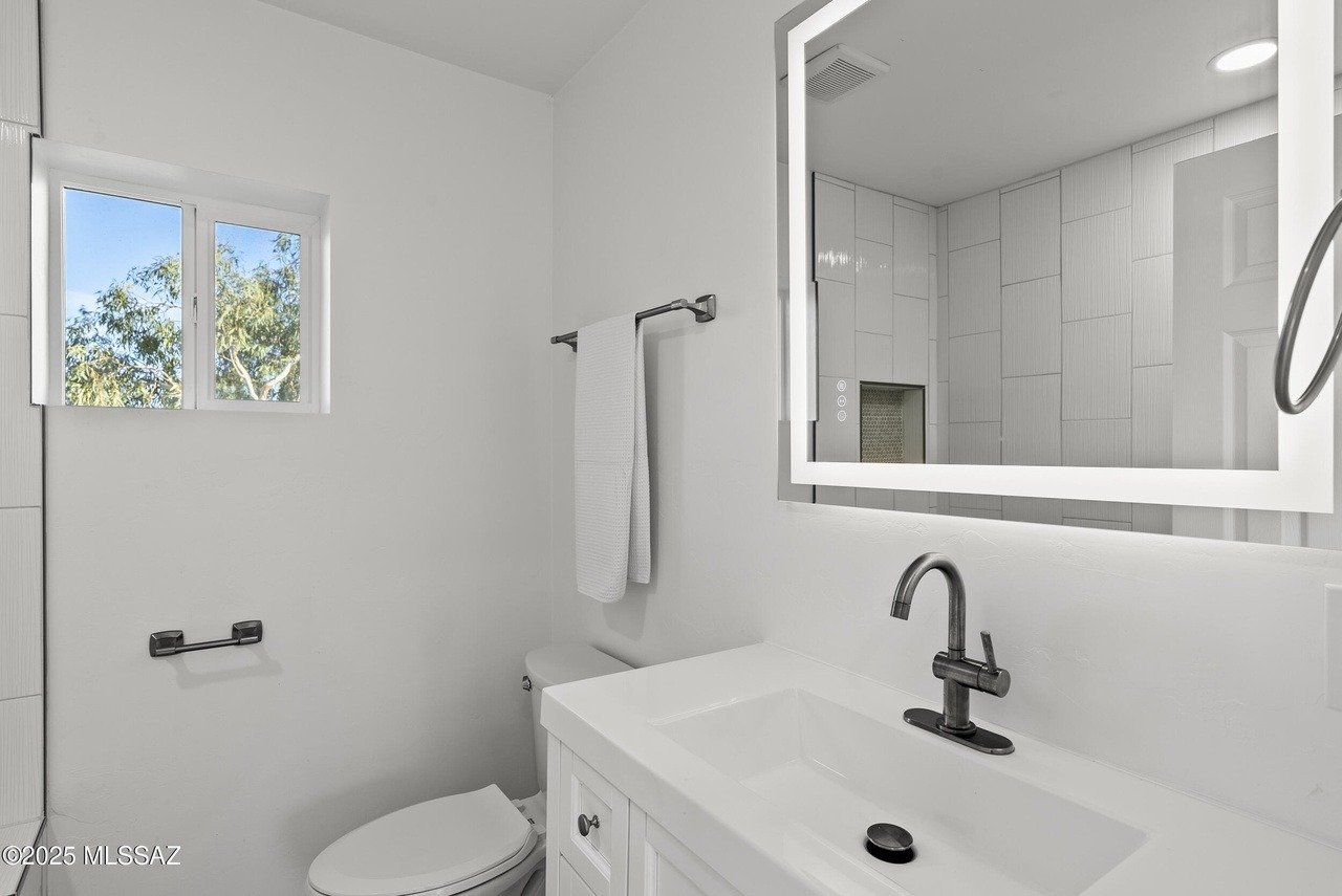 5240 E River House Rd