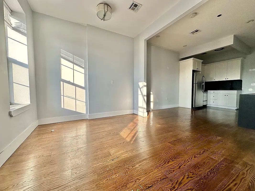 634 Kosciuszko St 3F