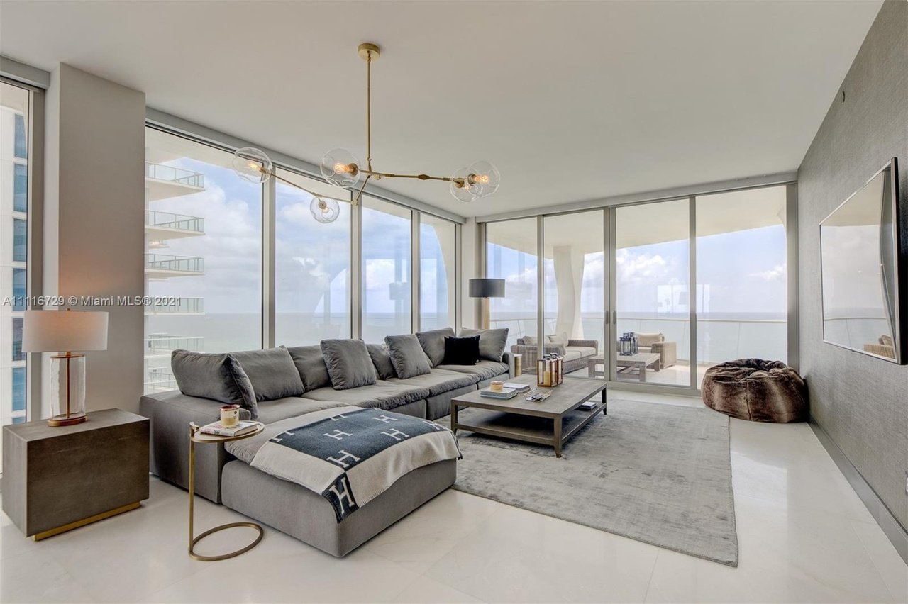 16901 Collins Ave #1605