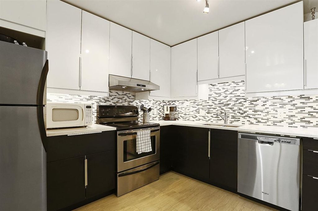 53 W 15th Ave