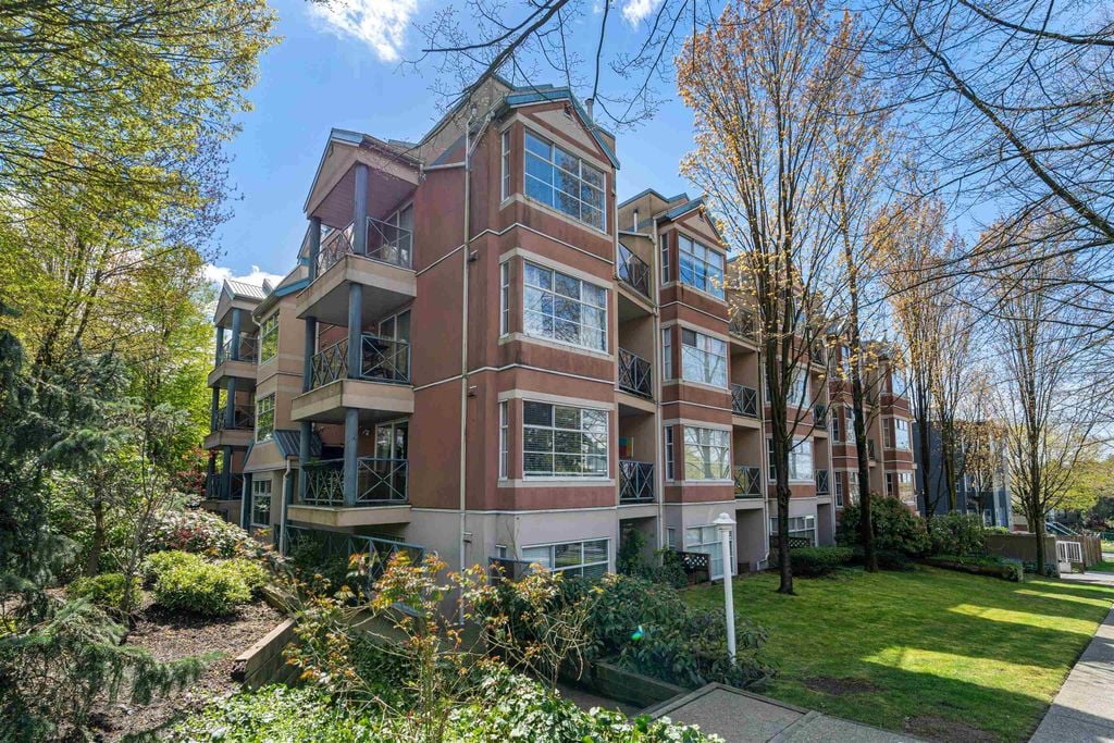 2388 Triumph St, #109