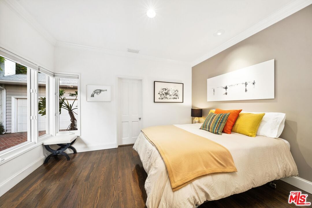 Sierra Mar Dr, 90069