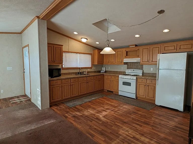 31 Skyline Dr