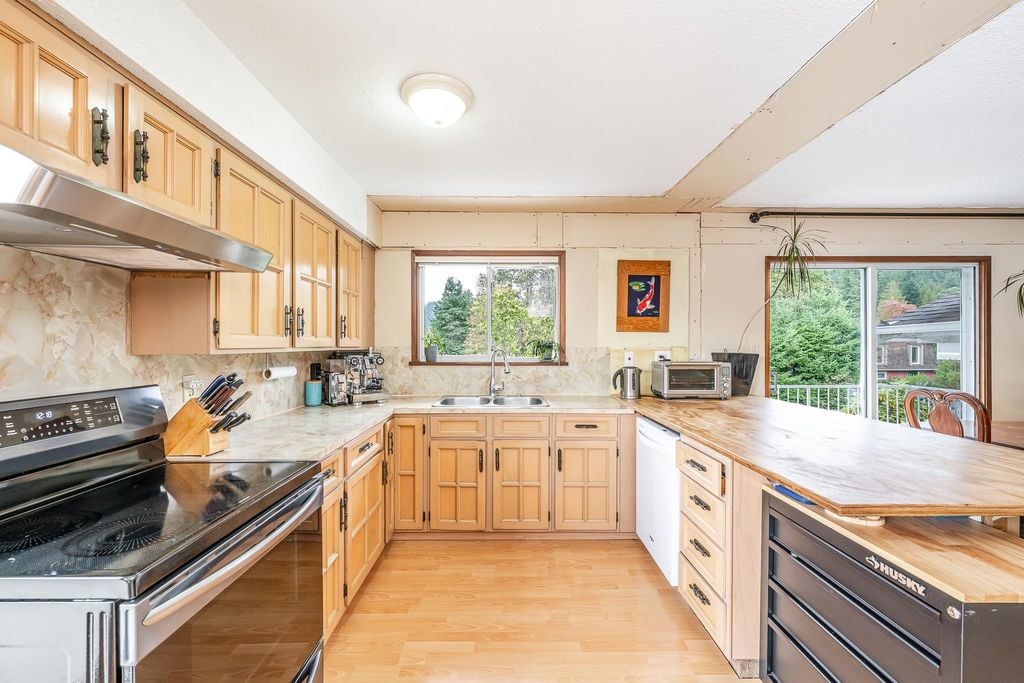 2332 Argyle Cres
