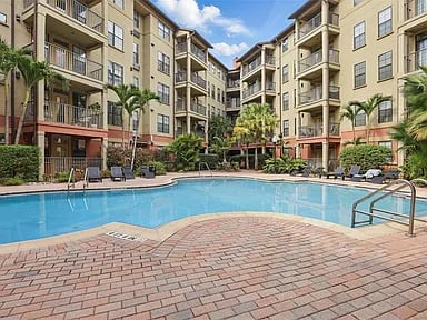 911 N ORANGE AVE #409