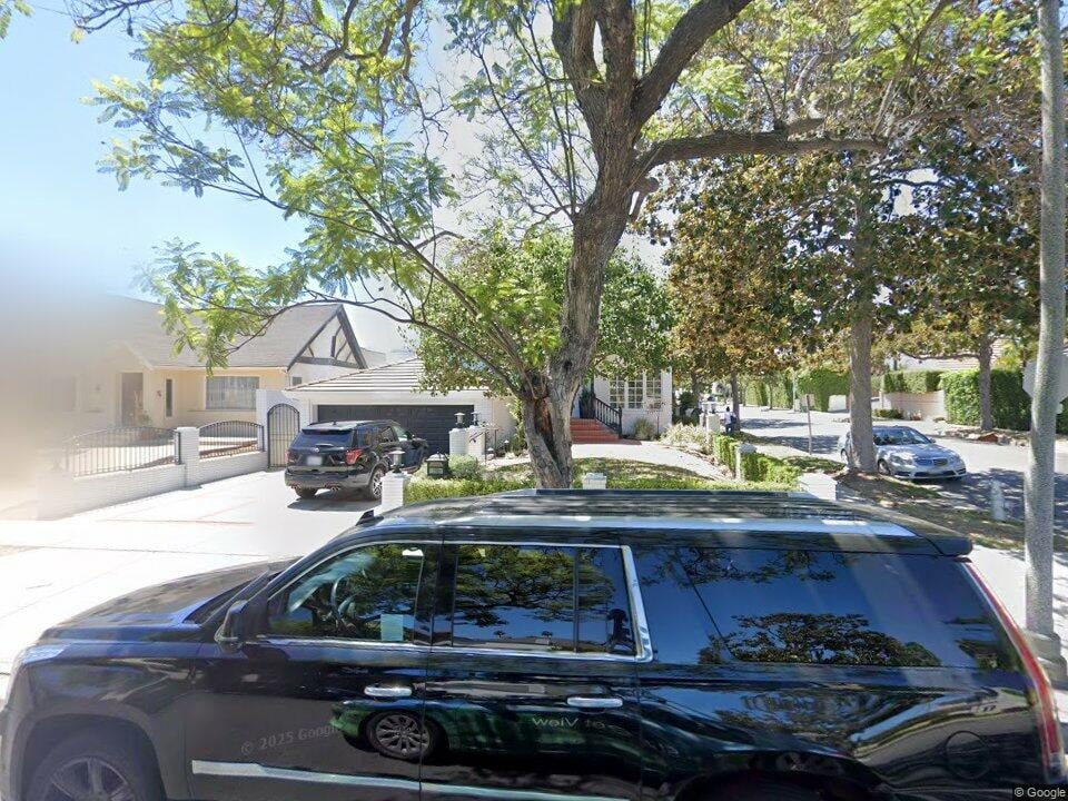 219 N Oakhurst Dr