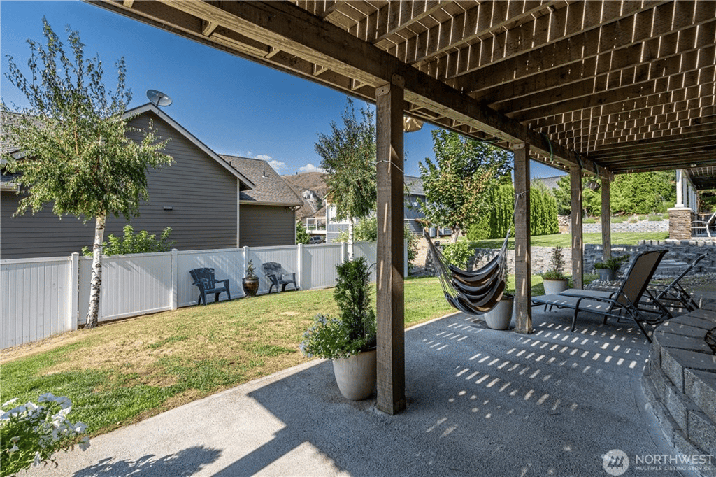325 W Emerson Dr