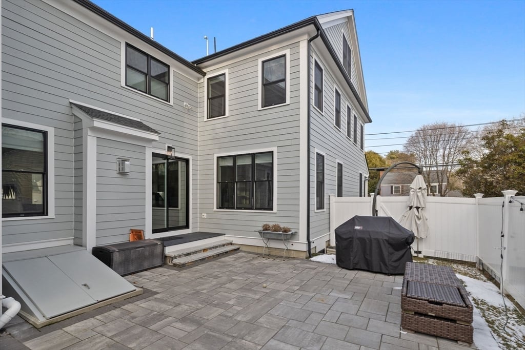 547 Webster St