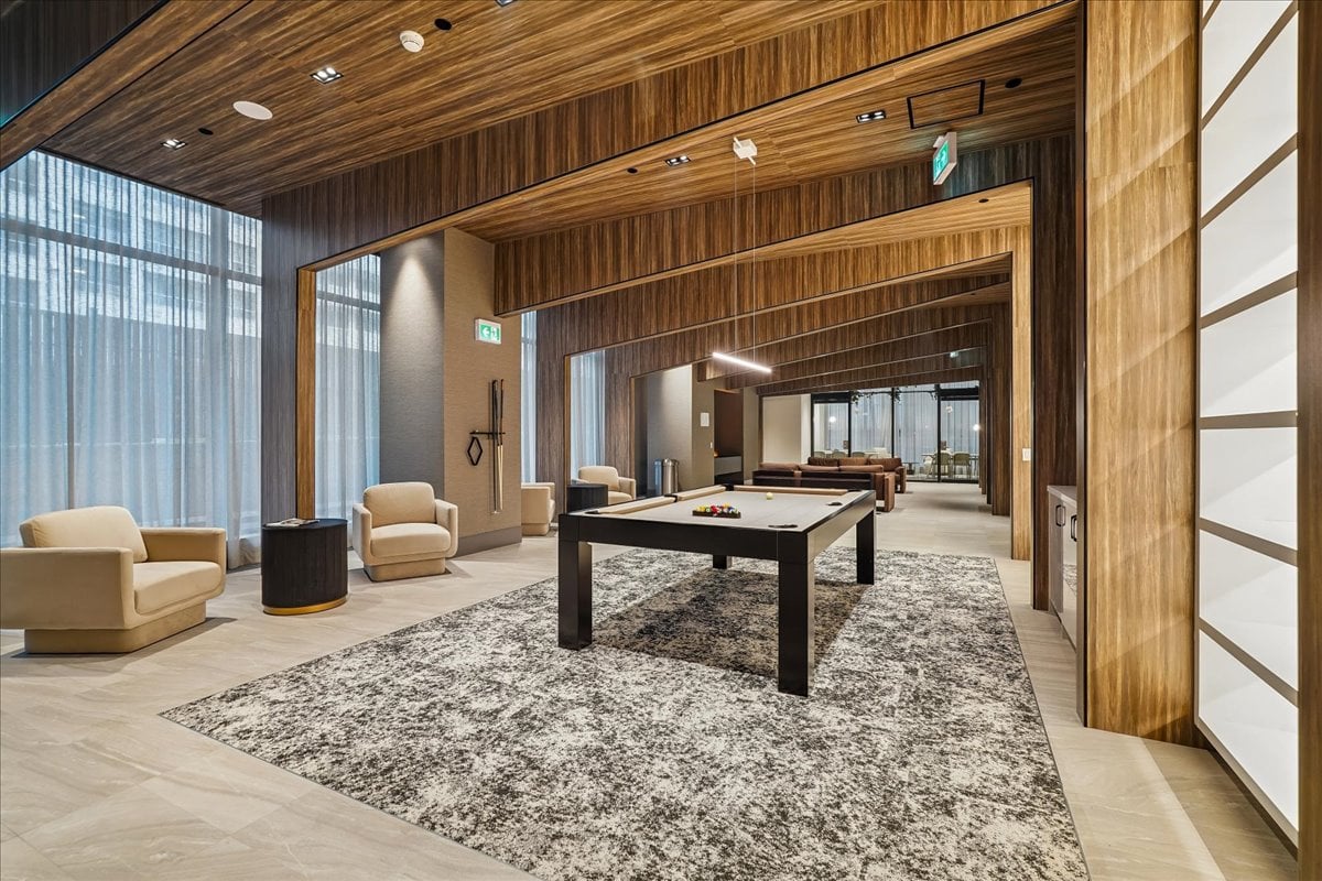 2-bedroom, 2-bathroom CORNER suite