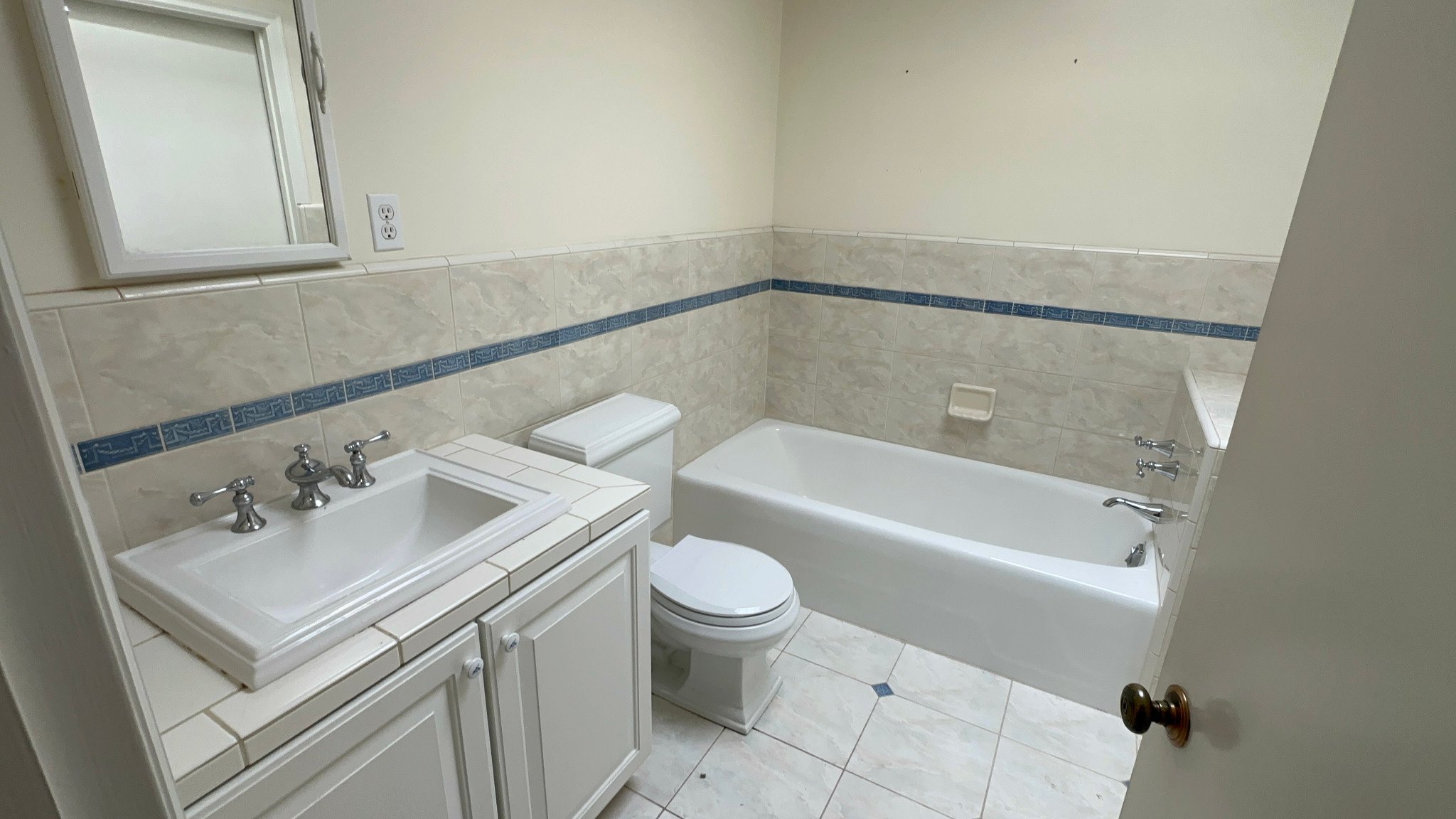 2483 37th Avenue · Photo 18