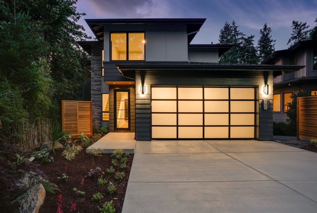 667 Lake Bay Ct