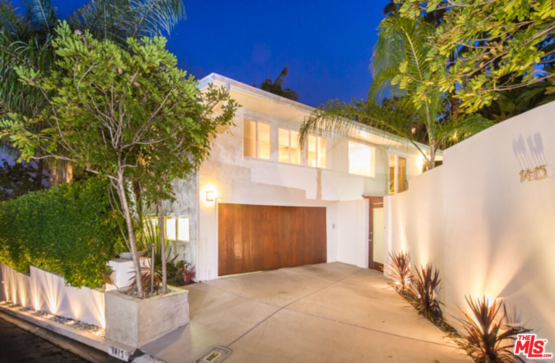 Halo Manor, Braeridge Dr, 90210