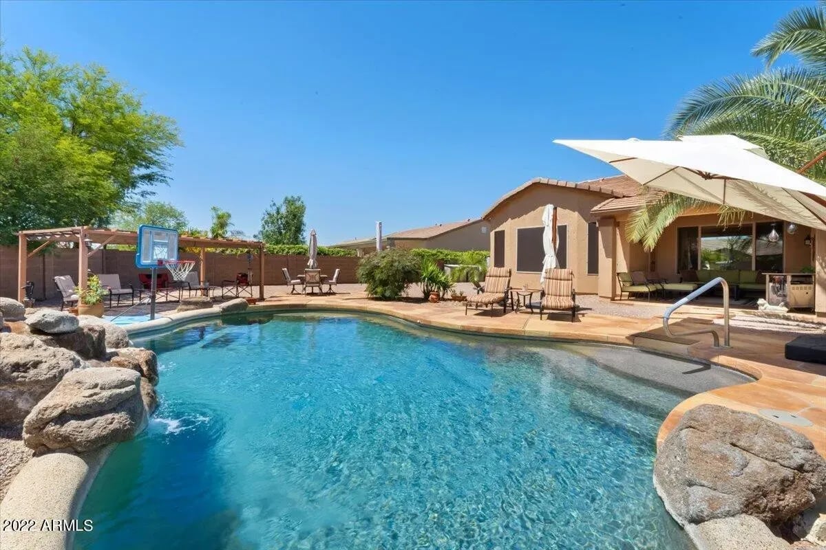 8256 S BLUFF SPRINGS Ct