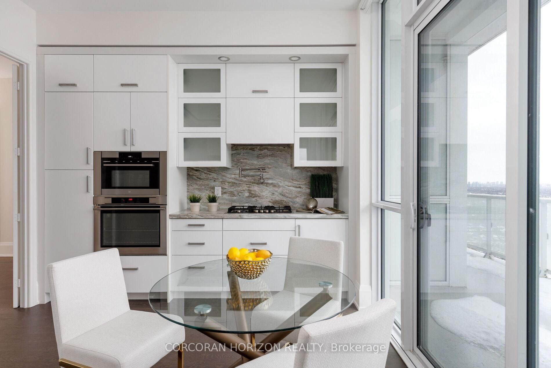 PENTHOUSE OPULENCE BY THE EGLINTON LRT