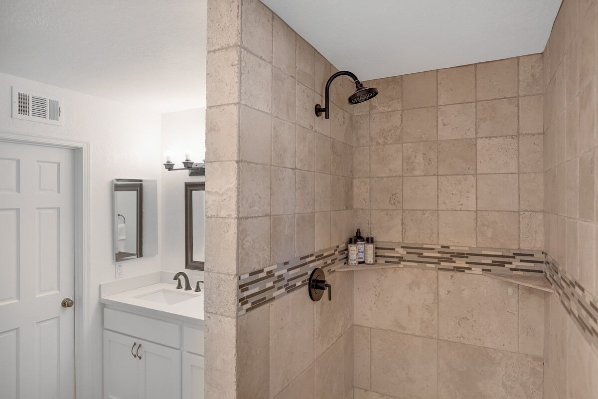 Huge Golf Course Home-Free Heated Pool/Theatre/Gym