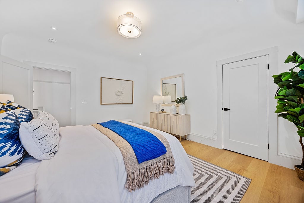 785 3rd Avenue · Photo 11