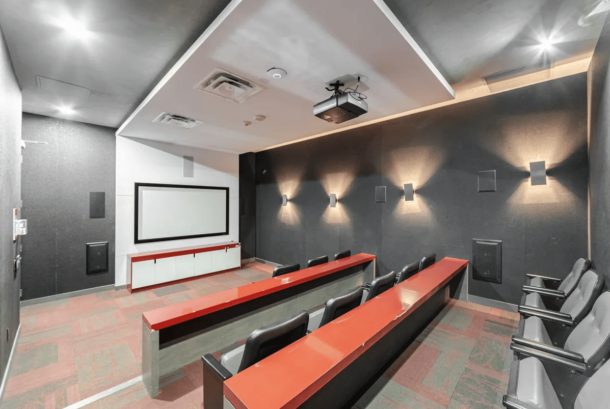 560 Front Street West, Suite 621