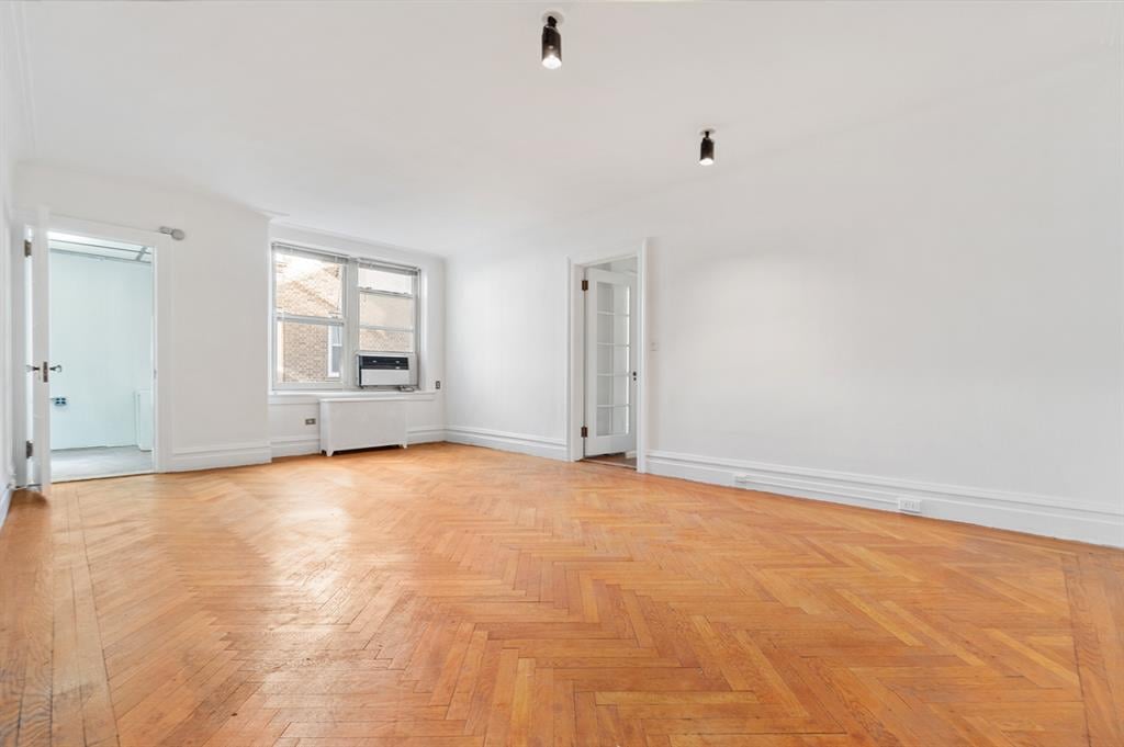 390 Riverside Drive 5G