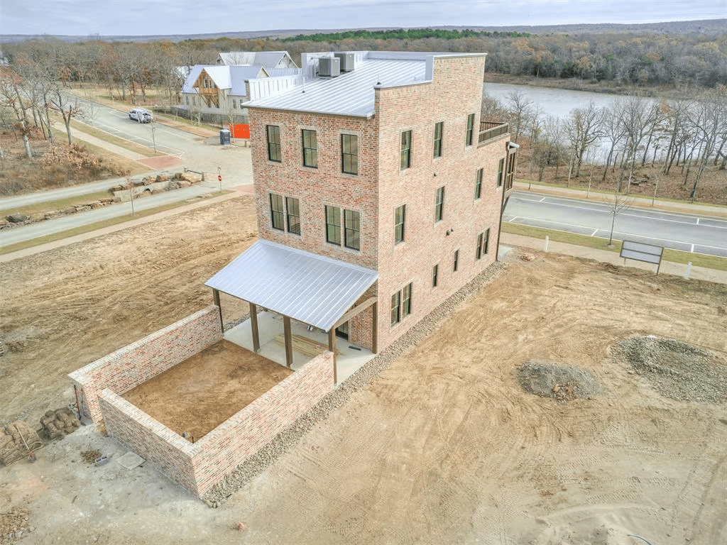 The Ultimate Lakefront Retreat on Water Street – Carlton Landing, Oklahoma - Wyatt Poindexter - The Agency