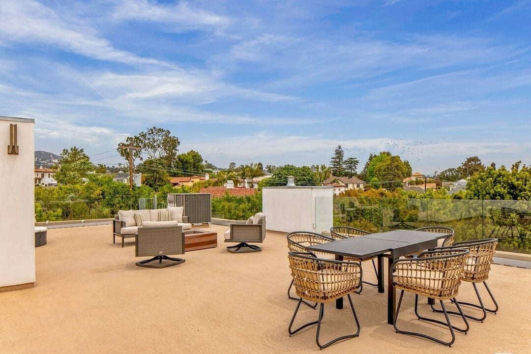 Aurelian Pavilion, W Sunset Blvd, 90049