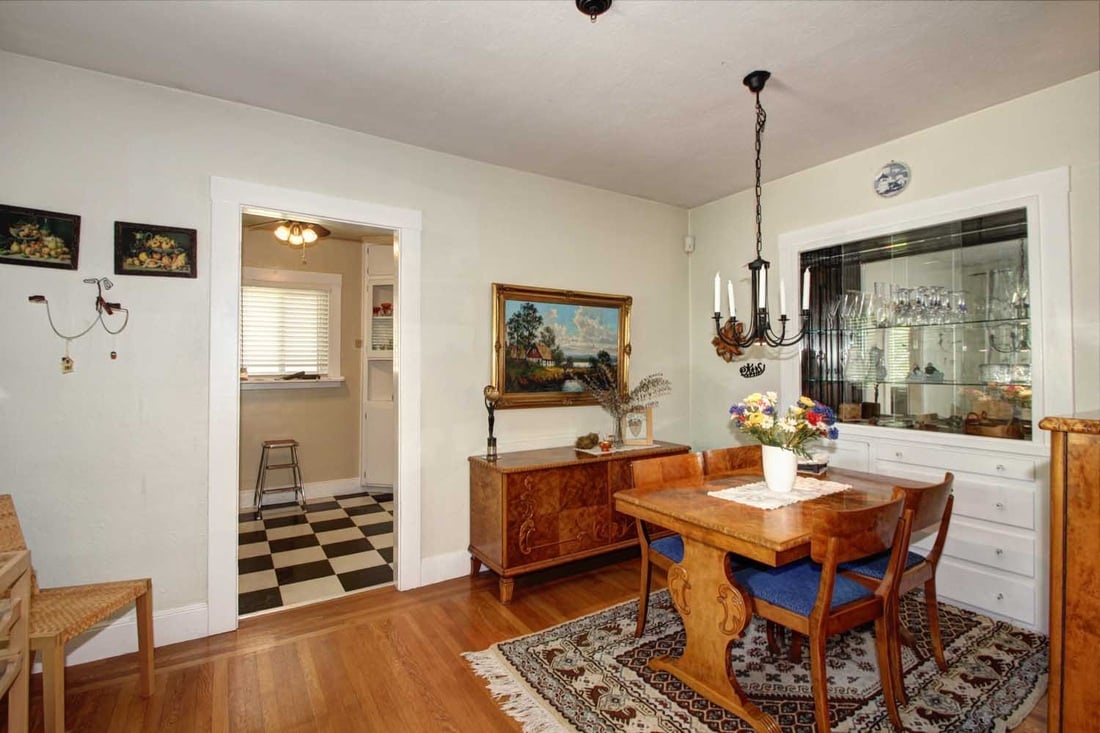 Just Sold! Happy Buyers and Sellers on 36th!