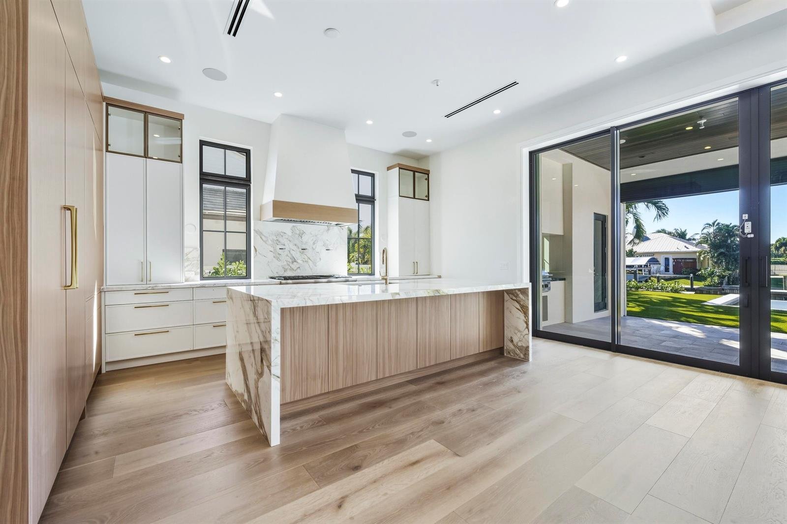 2442 Bay Circle
