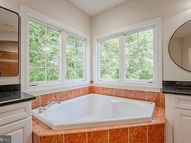 106 Calvary Ct SE