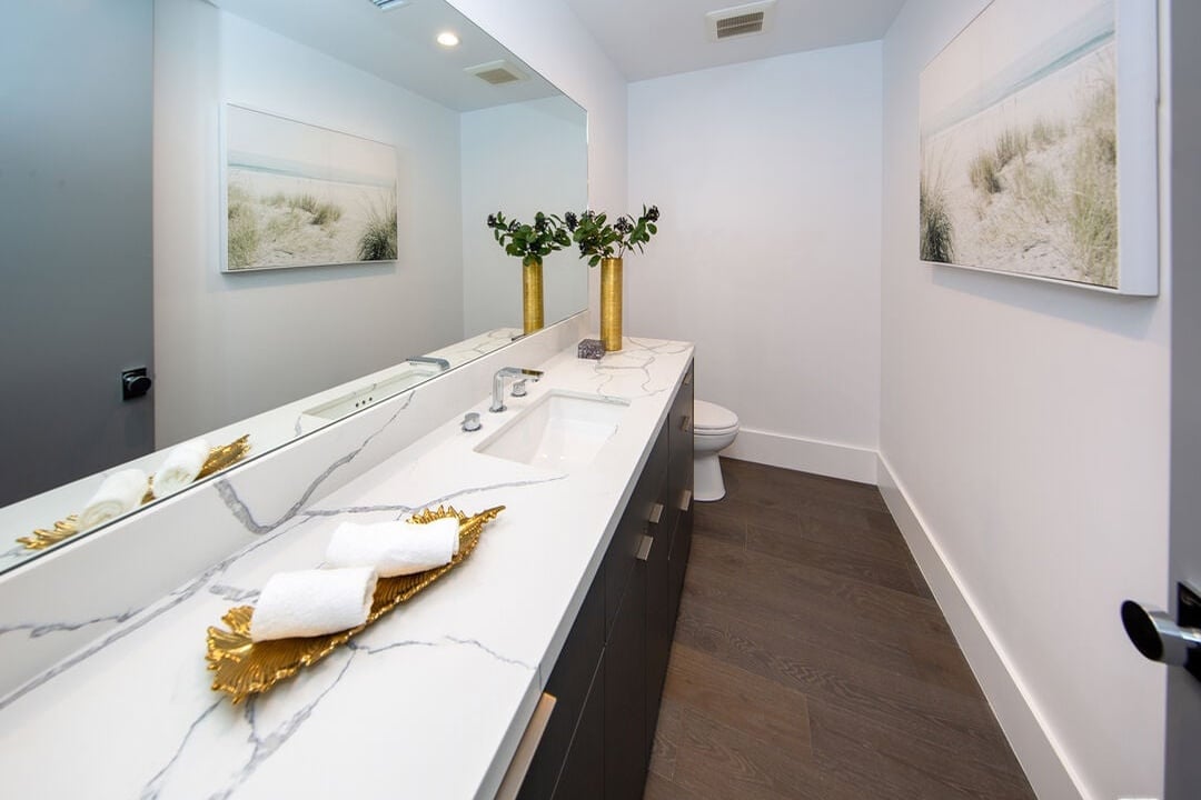 S Sherbourne Dr, 90035