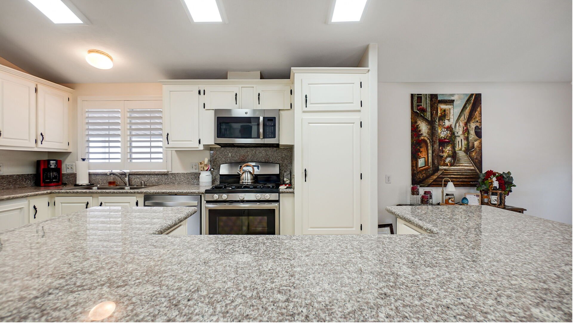 8651 Foothill Boulevard 35
