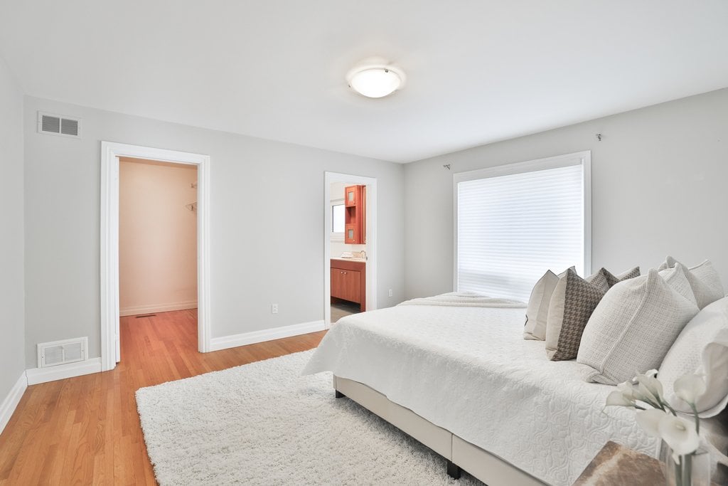 35 Hollyrood Heights Dr