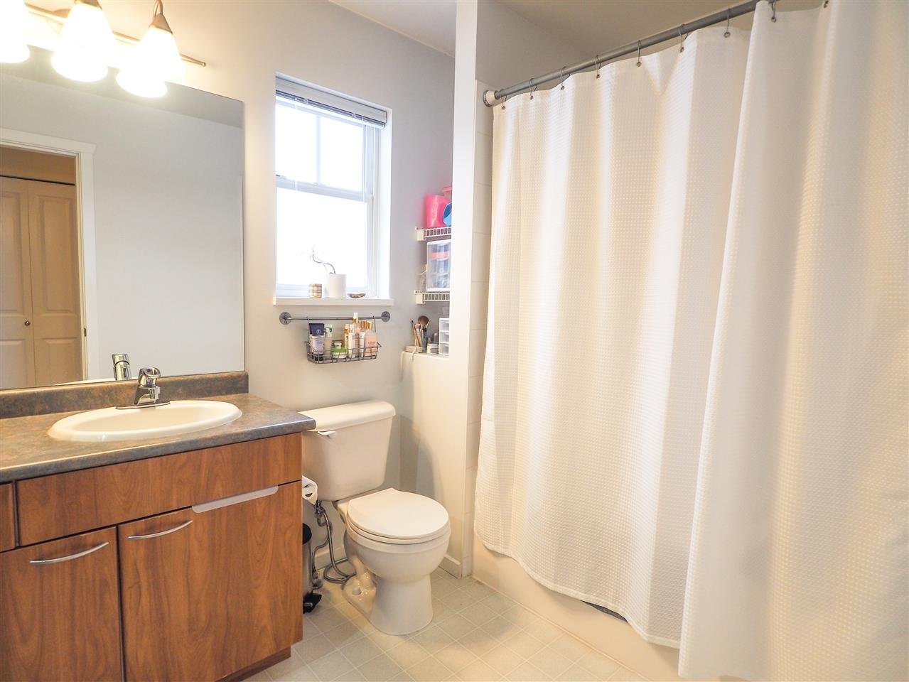1821 Willow Cres, #4