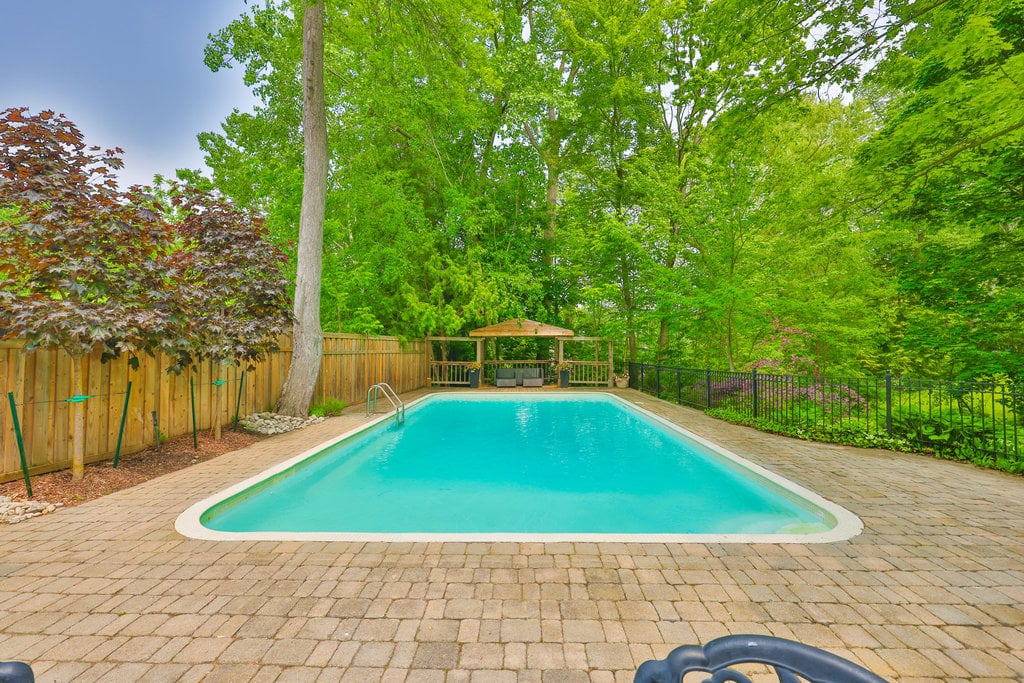 1293 Greenoaks Dr