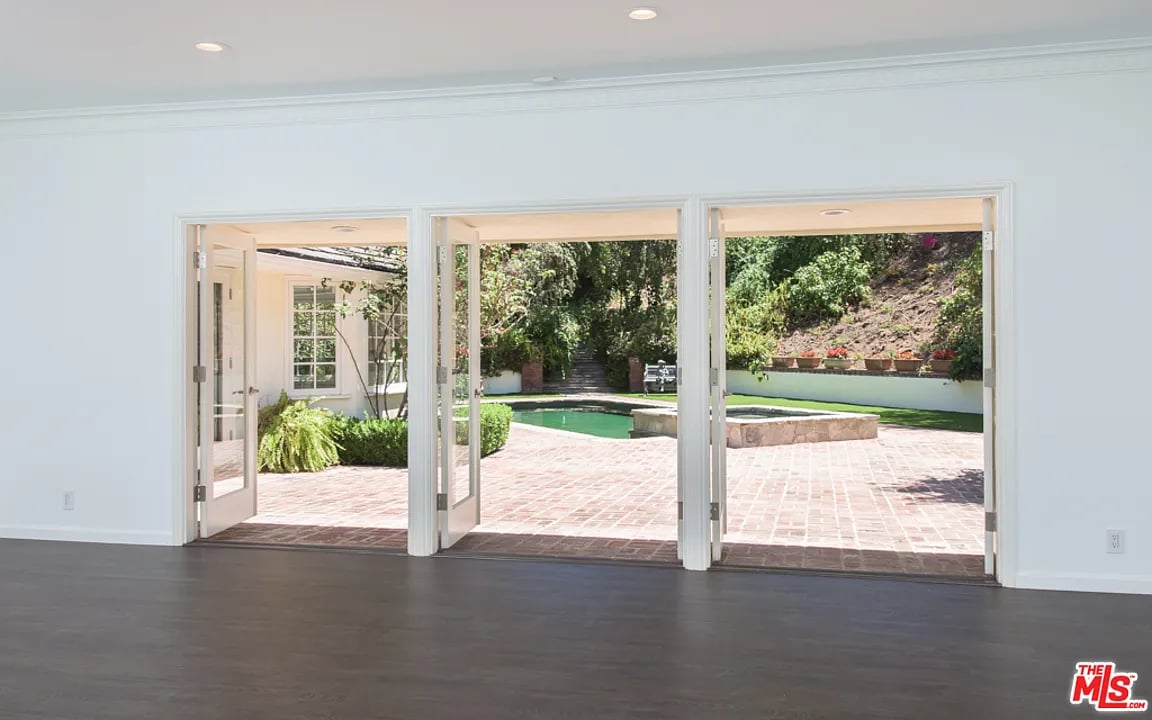1142 San Ysidro Dr